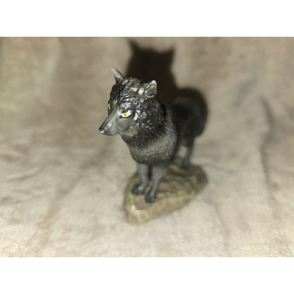 Twentieth Century Fox 2020 Wolf Figurine Collectible Statue Call of the Wild